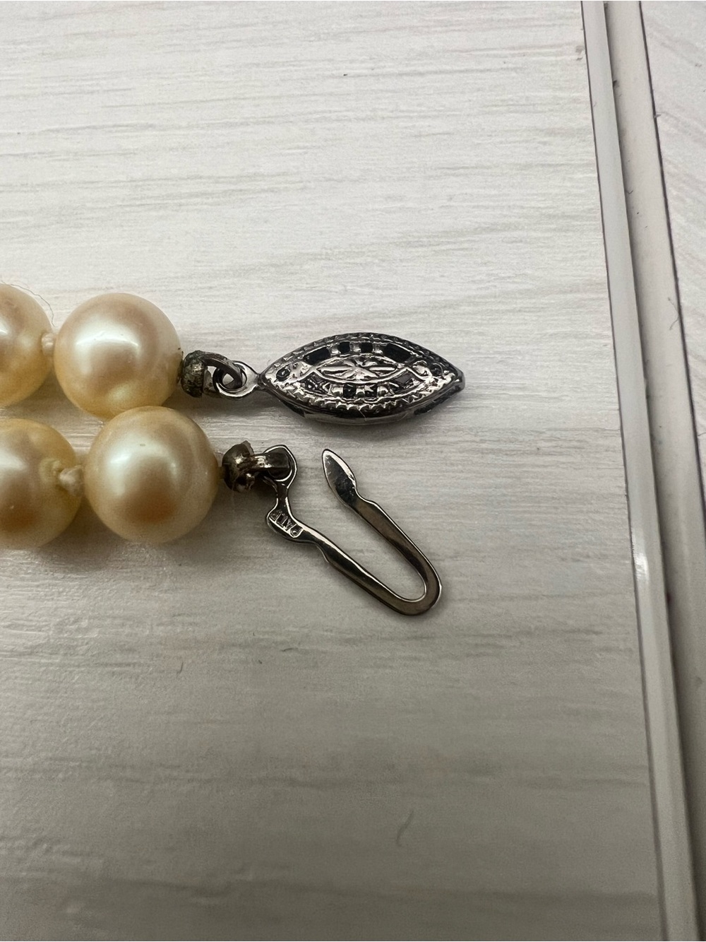 Classic Cream Pearl Necklace - Elegant Women's Jewelry - Picture 3 of 9